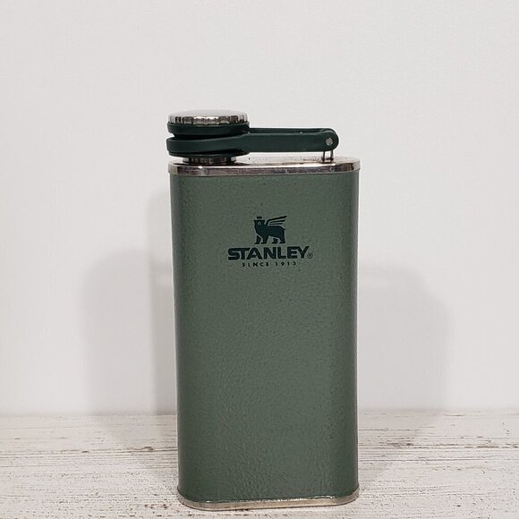 Stanley  The Easy Fill Flask Hammertone Green 8oz   excellent condition - Picture 1 of 4